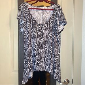 Beautiful short sleeve Black and white top.